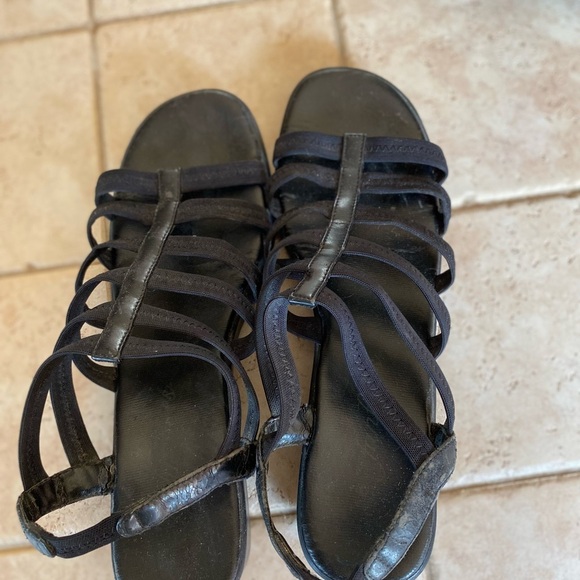 Chic Black Strappy Sandals - Picture 2 of 3